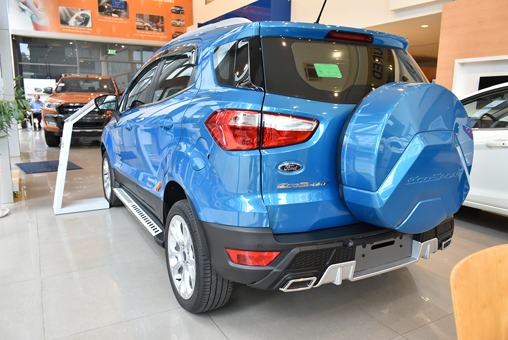 Đuôi xe lướt gió tích hợp dãy đèn LED  Đuôi xe lướt gió tích hợp dãy đèn LED